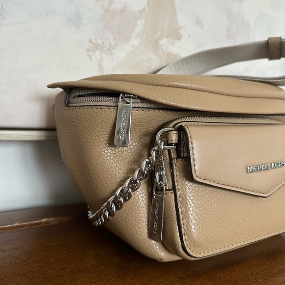 Michael Kors Maisie Large Pebbled Leather 2-in-1 Sling Fanny Pack – EUC - Picture 4 of 11